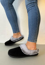 Load image into Gallery viewer, black ladies slippers
