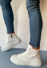 Load image into Gallery viewer, Refresh white platform boots