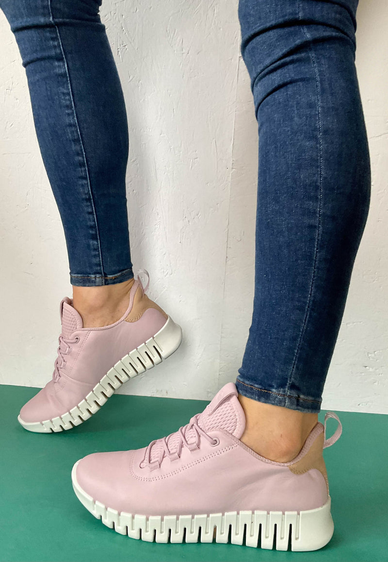 Load image into Gallery viewer, ecco walking shoes women
