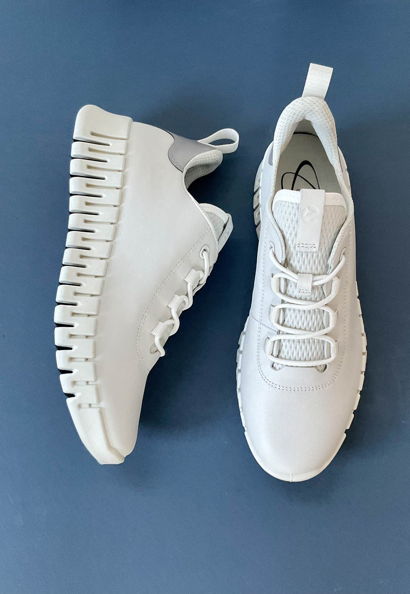 Load image into Gallery viewer, ecco white trainers
