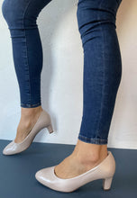 Load image into Gallery viewer, tamaris comfortable heels