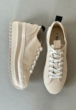 Load image into Gallery viewer, Tamaris beige platform shoes