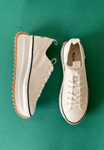 Load image into Gallery viewer, Tamaris white platform shoes