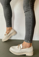 Load image into Gallery viewer, Marco tozzi beige shoes