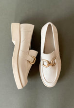 Load image into Gallery viewer, marco tozzi cream loafers
