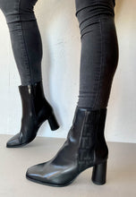 Load image into Gallery viewer, Tamaris black ankle boots
