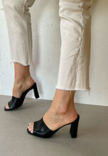 Load image into Gallery viewer, black heels