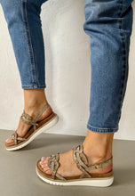 Load image into Gallery viewer, Tamaris strappy sandals
