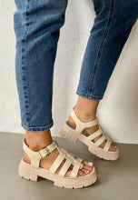 Load image into Gallery viewer, tamaris cream chunky sandals