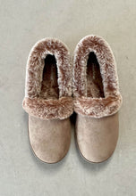 Load image into Gallery viewer, fur slippers skechers