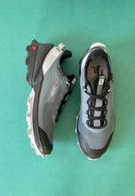Load image into Gallery viewer, salomon hiking shoes