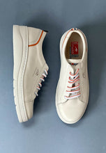 Load image into Gallery viewer, fluchos white leather trainers