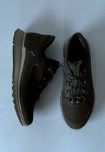 Load image into Gallery viewer, black ladies ecco shoes