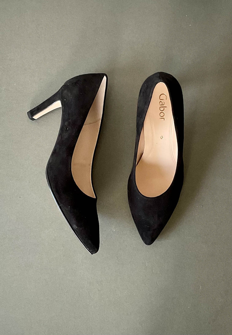 Load image into Gallery viewer, Gabor suede heels
