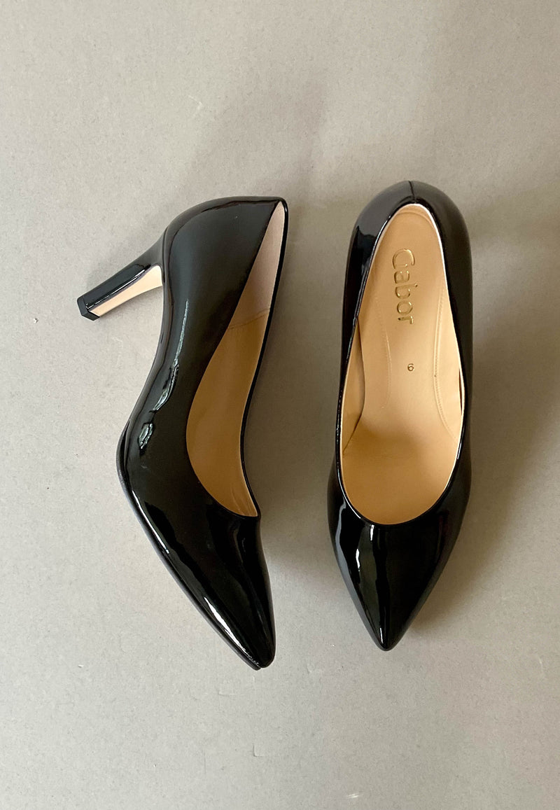 Load image into Gallery viewer, Gabor Black patent shoes
