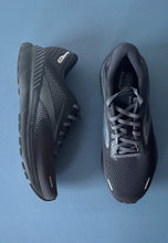 Load image into Gallery viewer, mens black brooks runners