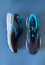 Load image into Gallery viewer, black running shoes