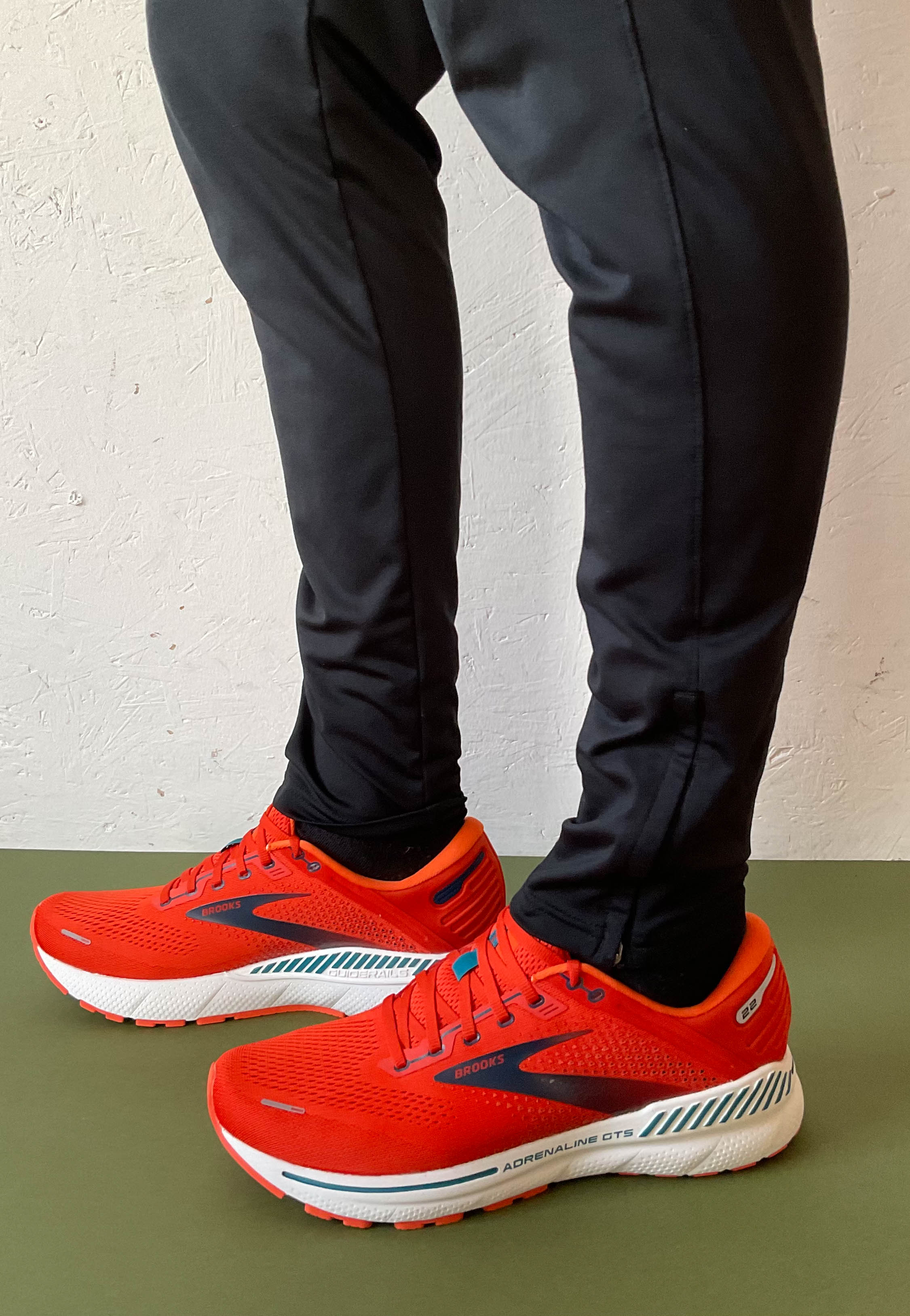 red running shoes for men
