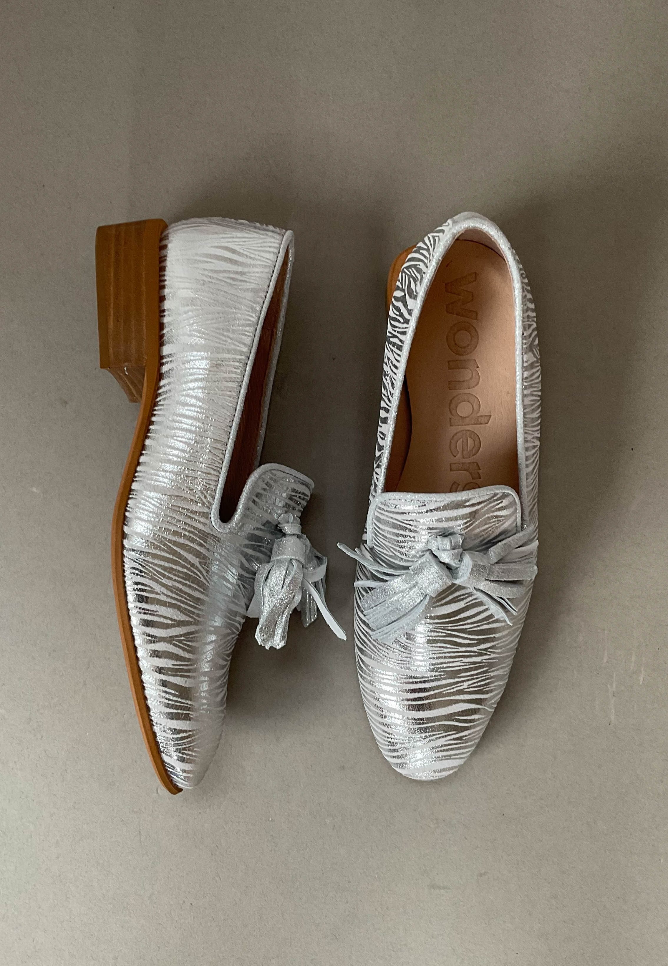 wonders silver square heel shoes