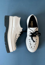 Load image into Gallery viewer, Marco Moreo white lace up shoes
