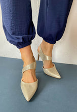 Load image into Gallery viewer, sorento low gold heels