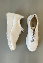 Load image into Gallery viewer, white leather trainers wonders