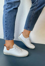 Load image into Gallery viewer, lunar white shoes