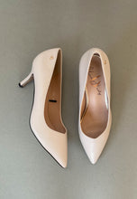 Load image into Gallery viewer, una healy nude court shoes