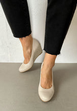 Load image into Gallery viewer, kate appleby nude shoes