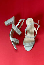 Load image into Gallery viewer, sorento silver sandals