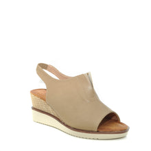 Load image into Gallery viewer, zanni nude wedge sandals