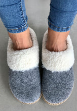 Load image into Gallery viewer, grey slippers