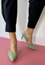 Load image into Gallery viewer, green heels