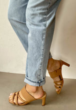 Load image into Gallery viewer, clarks nude heels