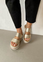 Load image into Gallery viewer, gold platformsandals