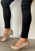 Load image into Gallery viewer, gold mid heels