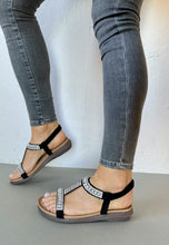 Load image into Gallery viewer, black low wedge lunar sandals
