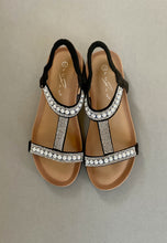 Load image into Gallery viewer, black flat sandals for women lunar