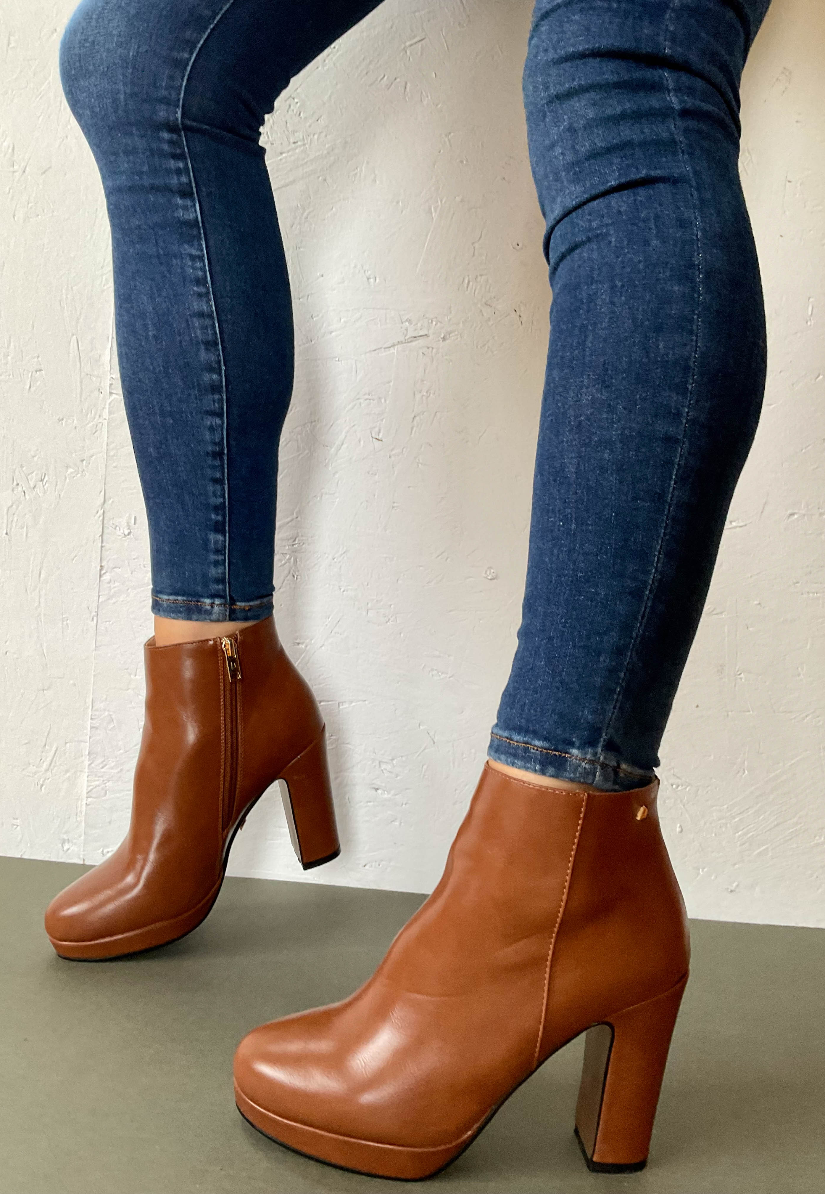 una healy brown high heel boots