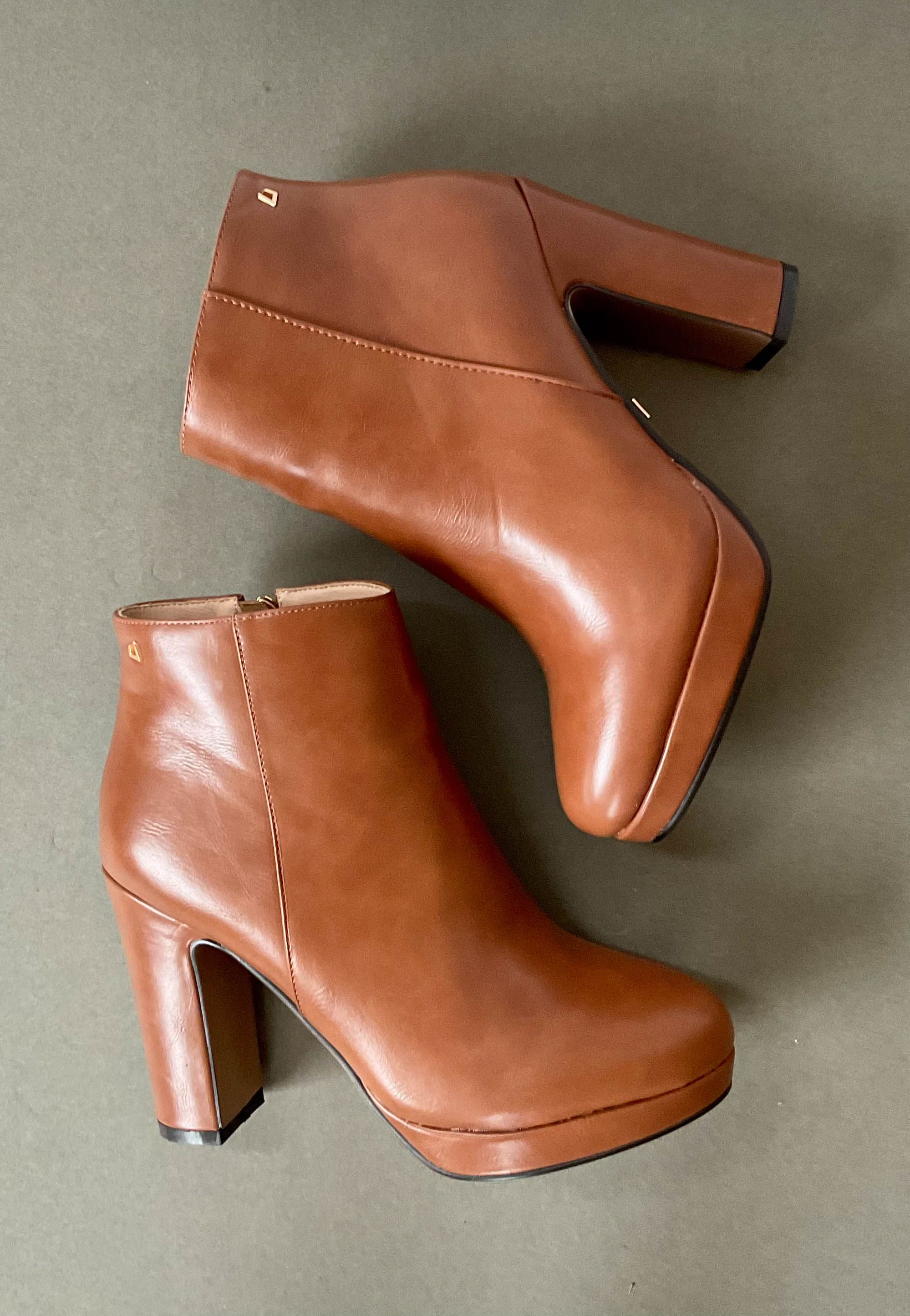una healy brown platform heels