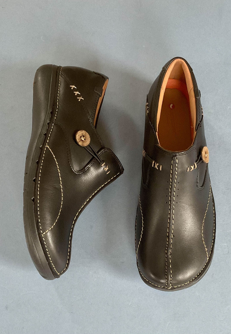 Load image into Gallery viewer, black clarks shoes for women 
