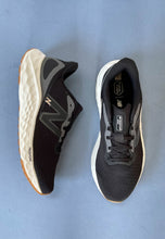 Load image into Gallery viewer, New balance black trainers