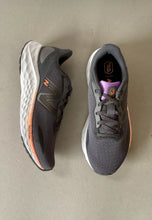 Load image into Gallery viewer, new balance grey runners