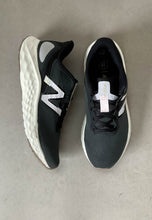 Load image into Gallery viewer, new balance running shoes women