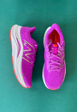 Load image into Gallery viewer, new balance ladies runners