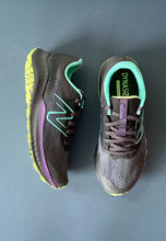 Load image into Gallery viewer, new balance womens runners